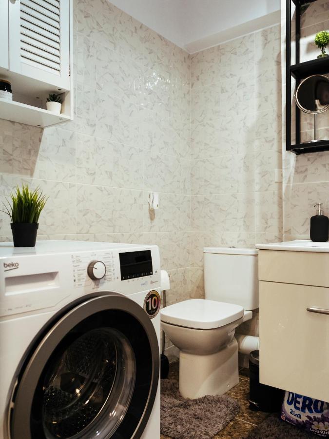 Cozy Special Pallady Apartament With Garden & Courtyard Bukares Bagian luar foto