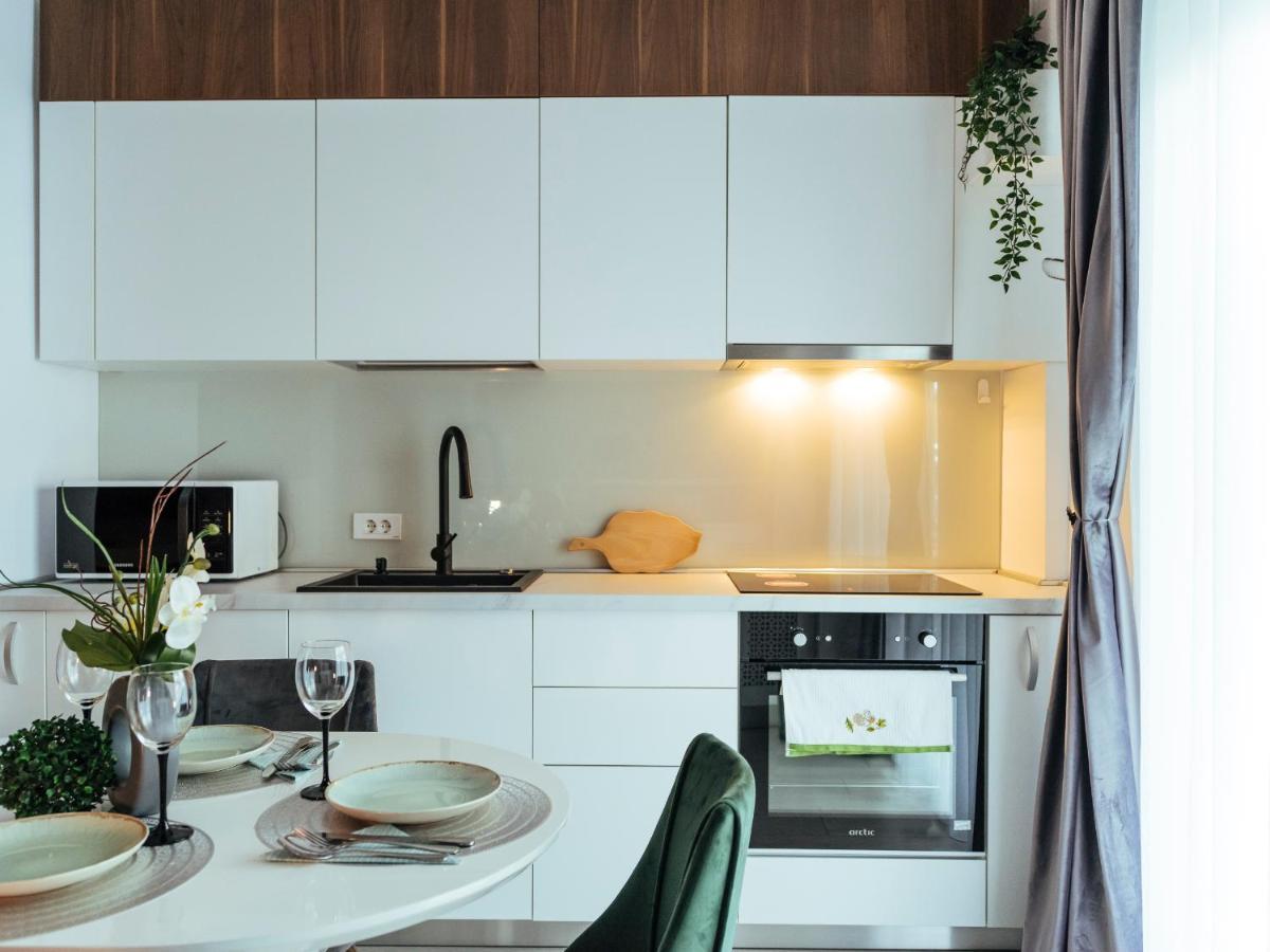 Cozy Special Pallady Apartament With Garden & Courtyard Bukares Bagian luar foto