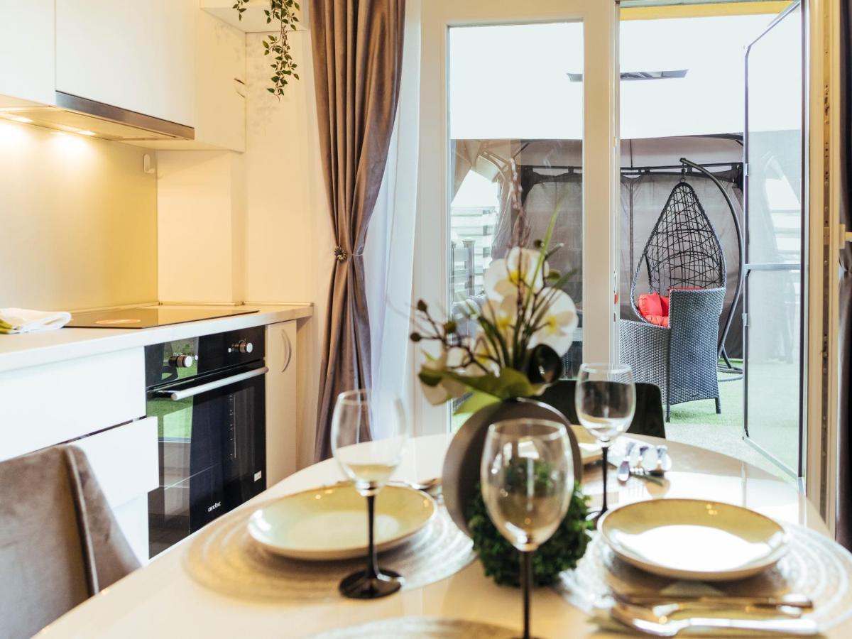 Cozy Special Pallady Apartament With Garden & Courtyard Bukares Bagian luar foto