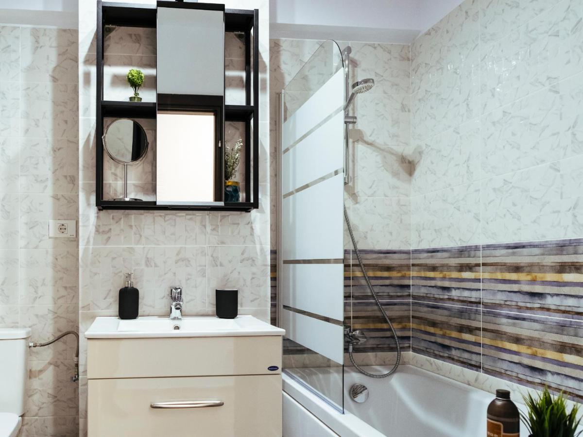 Cozy Special Pallady Apartament With Garden & Courtyard Bukares Bagian luar foto