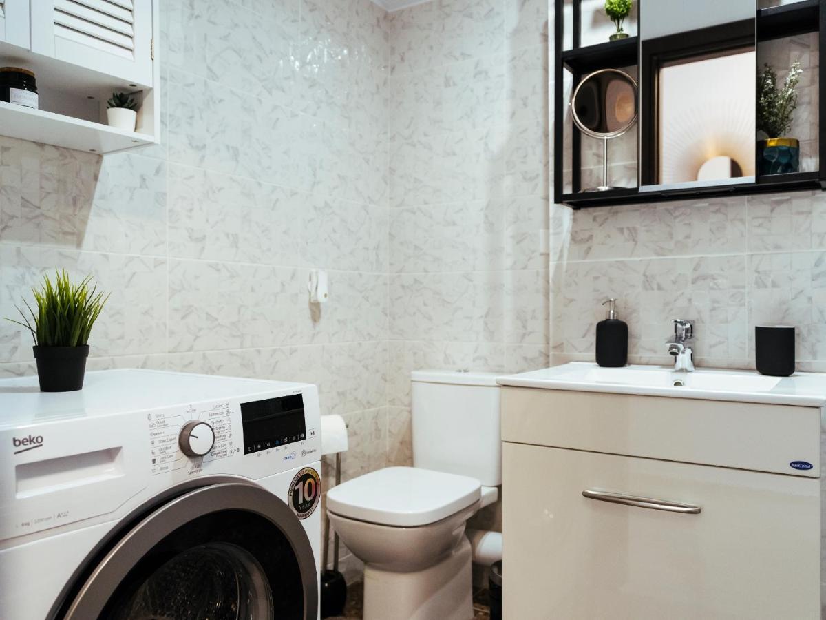 Cozy Special Pallady Apartament With Garden & Courtyard Bukares Bagian luar foto