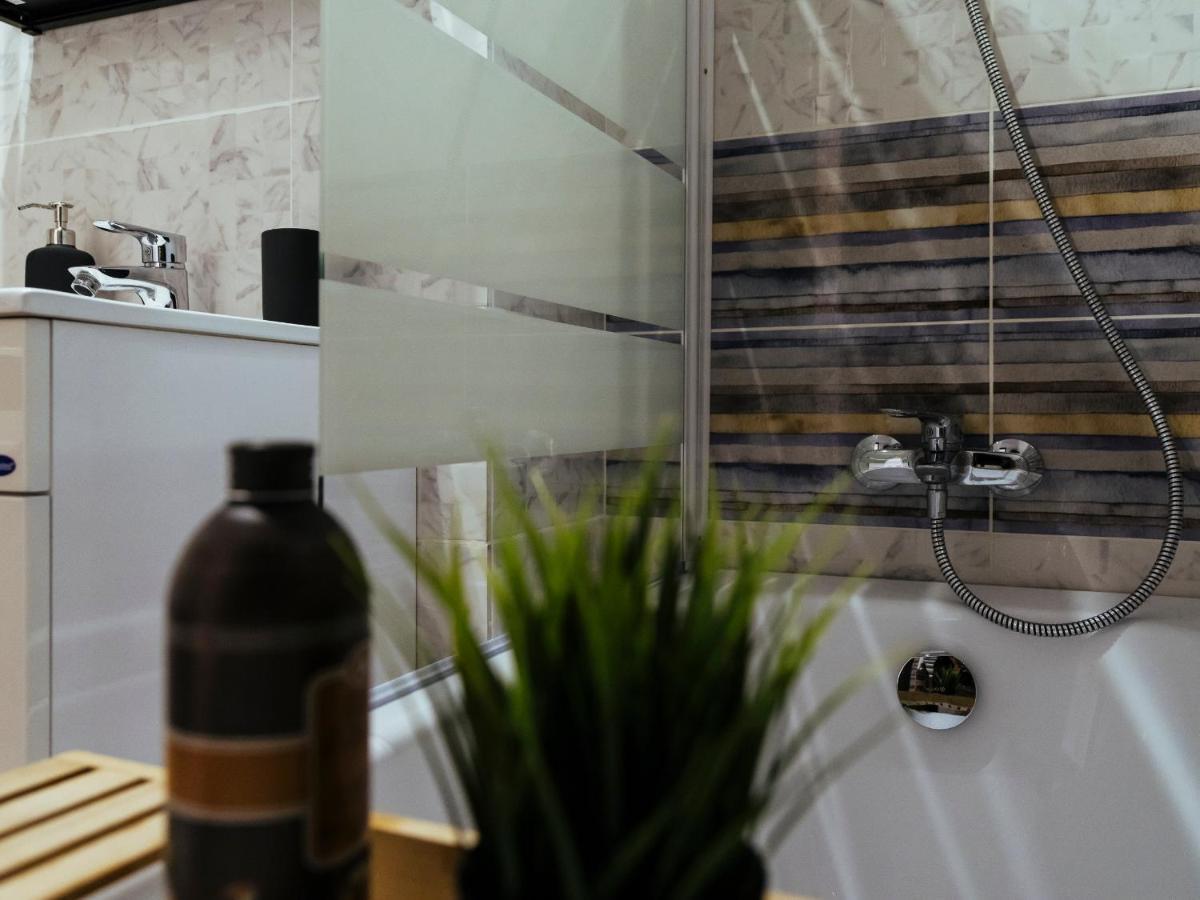 Cozy Special Pallady Apartament With Garden & Courtyard Bukares Bagian luar foto