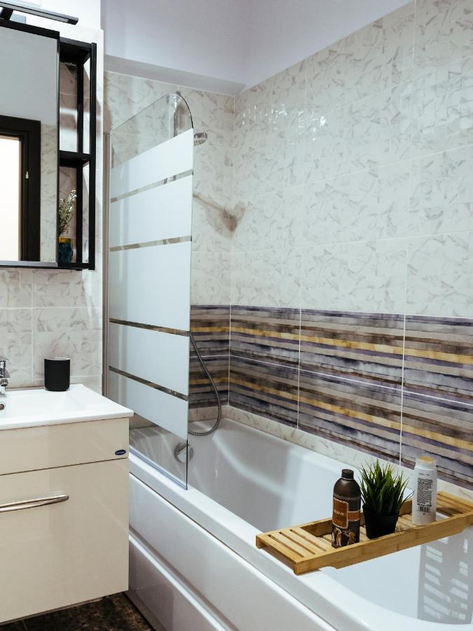 Cozy Special Pallady Apartament With Garden & Courtyard Bukares Bagian luar foto