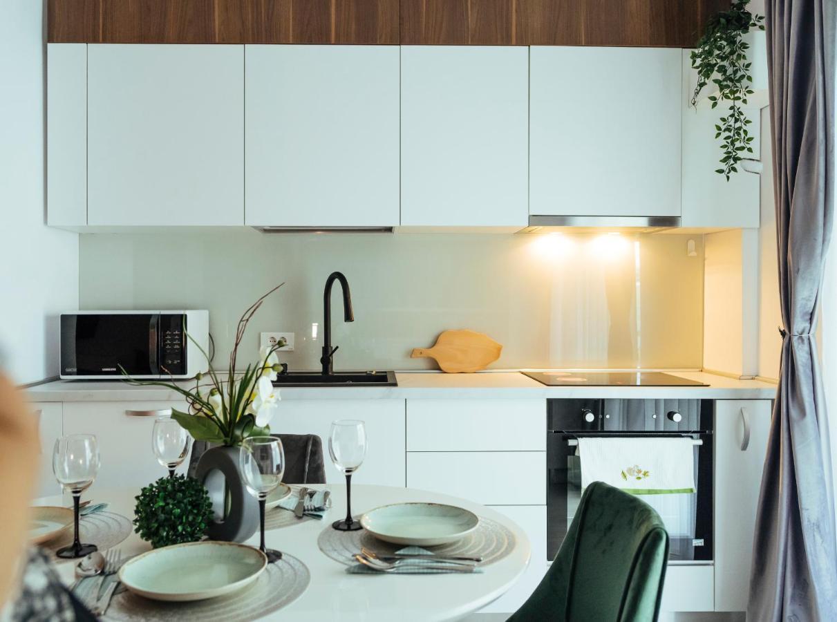 Cozy Special Pallady Apartament With Garden & Courtyard Bukares Bagian luar foto