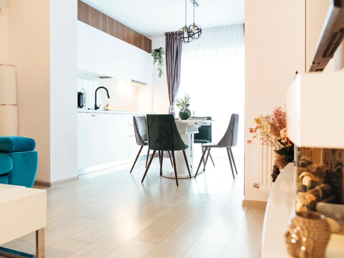 Cozy Special Pallady Apartament With Garden & Courtyard Bukares Bagian luar foto