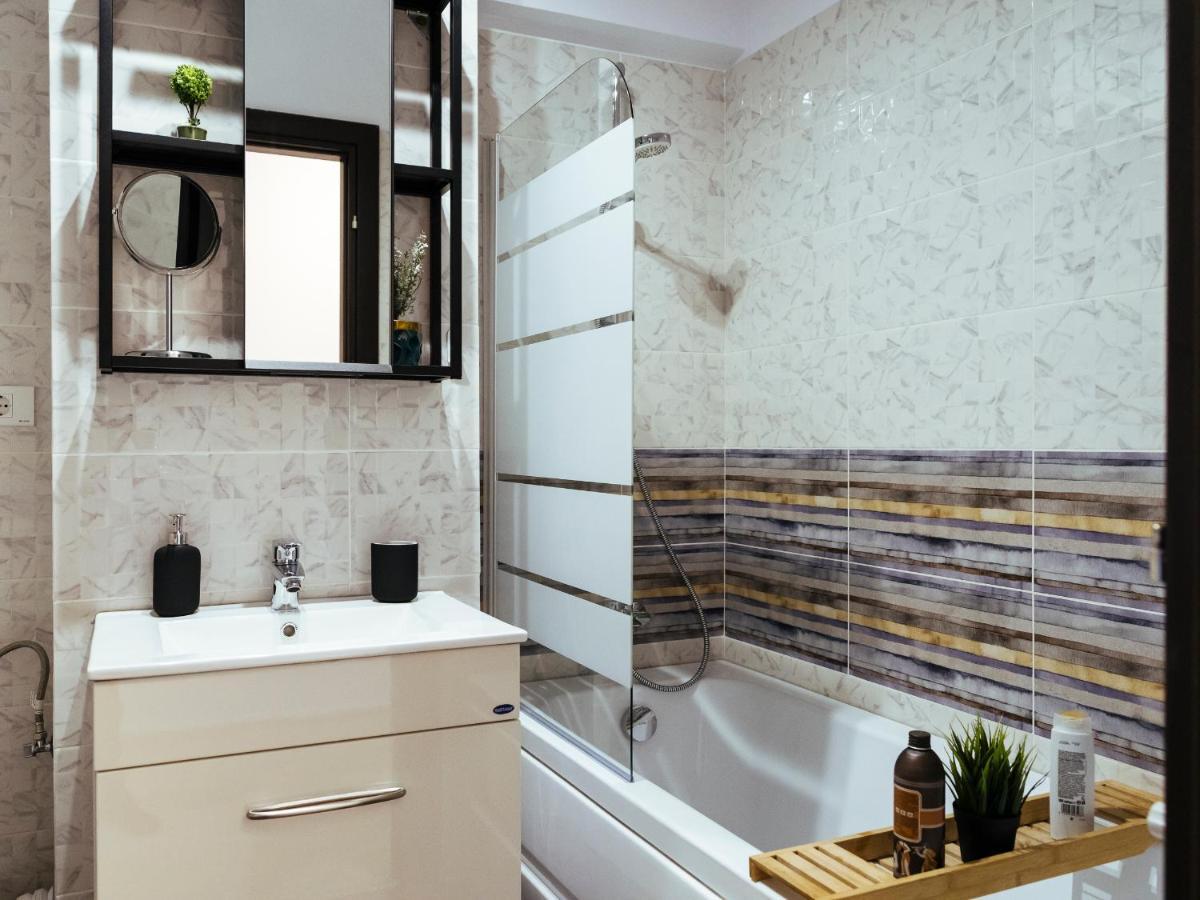 Cozy Special Pallady Apartament With Garden & Courtyard Bukares Bagian luar foto