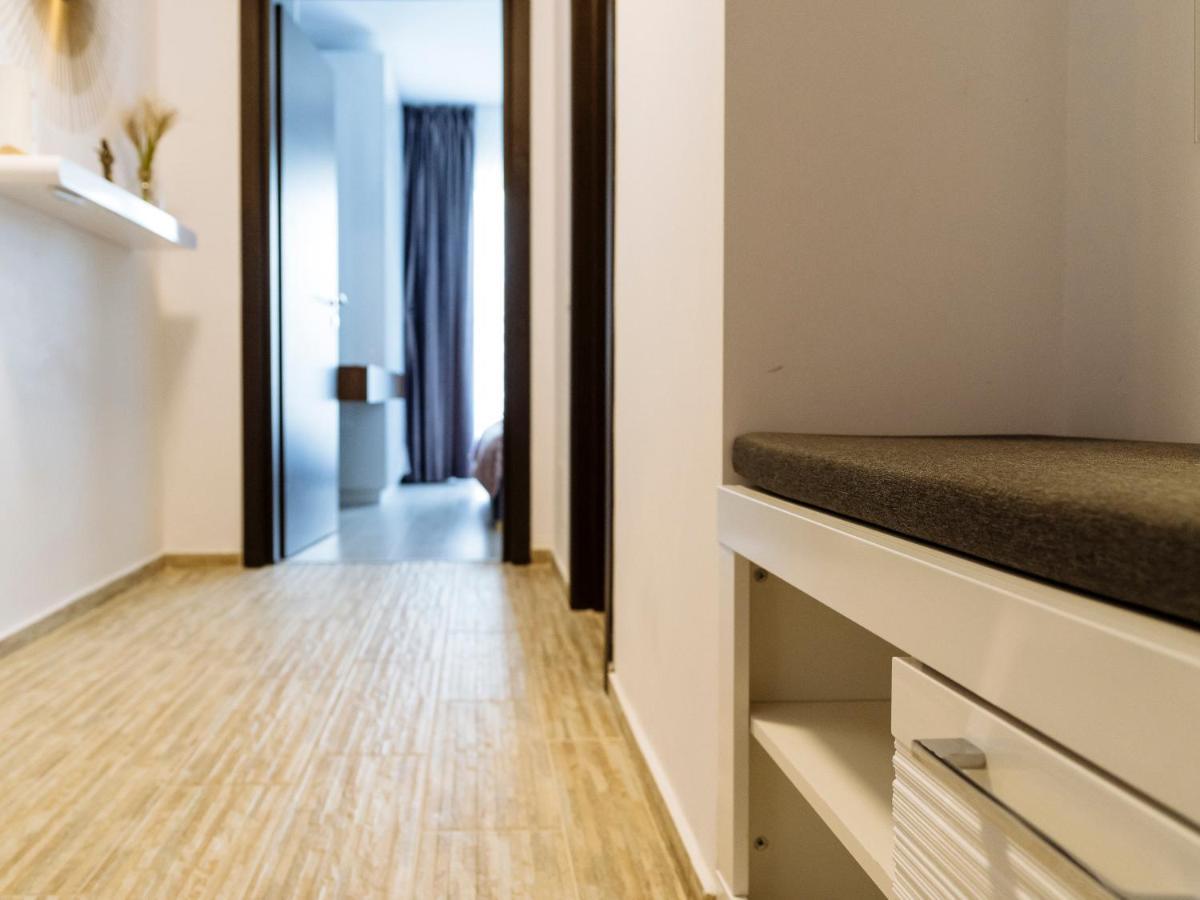 Cozy Special Pallady Apartament With Garden & Courtyard Bukares Bagian luar foto