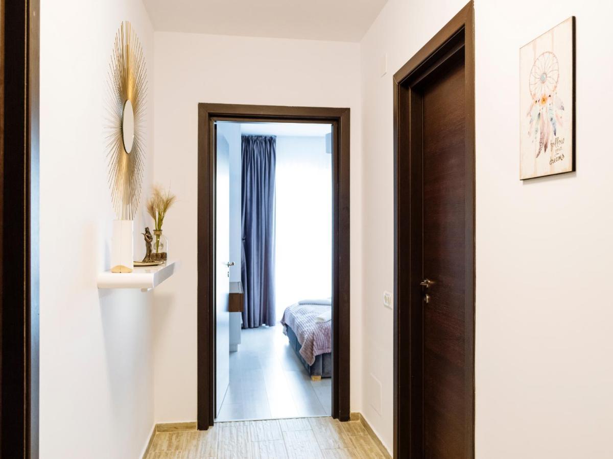 Cozy Special Pallady Apartament With Garden & Courtyard Bukares Bagian luar foto
